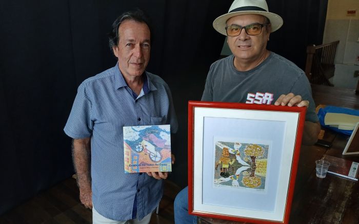 É a segunda parceria da dupla de amigos, que produz arte em Itajaí desde os anos 80 (Foto: Renata Rosa)