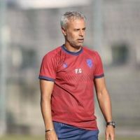 Brusque contrata técnico português