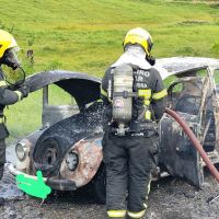 Fusca é destruído em incêndio na BR 101