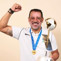 Catarinense é eleito o melhor técnico de seleções de futsal do mundo 