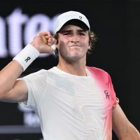 João Fonseca derrota top 10 do mundo em sua estreia no Australian Open  