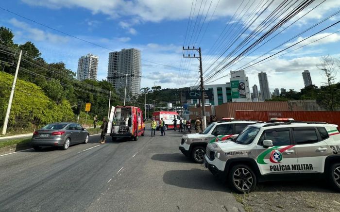 Motociclista foi entubado e levado às pressas ao hospital (Foto: Leitor)