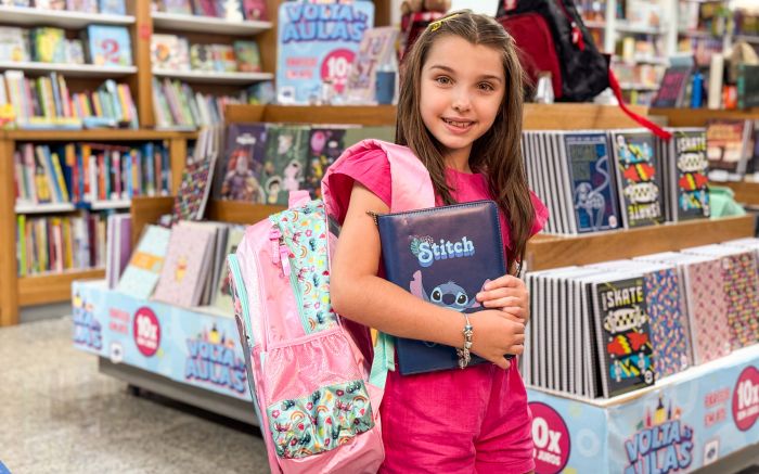 Mochilas temáticas e papelaria criativa são destaques (Foto: Divulgação)