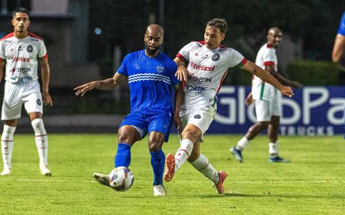 Duelo teve pouca inspiração das duas equipes (Foto: Ricardo Artifon/CAC)