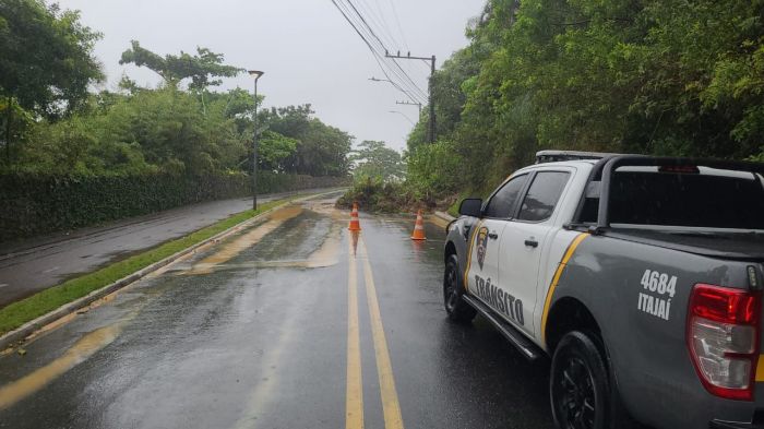 Outros três deslizamentos de terra foram registrados em Itajaí (Foto: Divulgação/PMI)