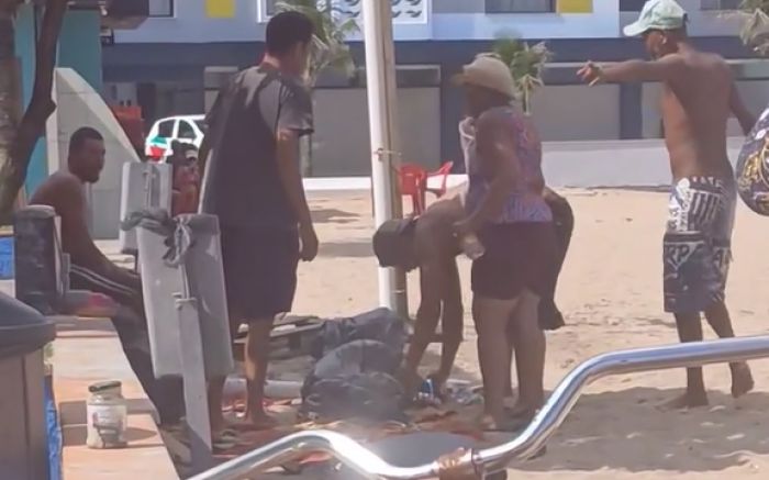 Comerciantes temem que role até esfaqueamento na praia (Foto: reprodução/redes sociais)