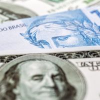 Dólar volta a subir após 12 dias em queda 