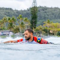 Alejo Muniz vence repescagem e avança em Pipeline