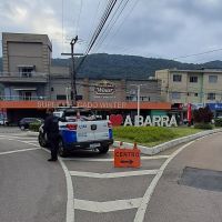 Trânsito nas imediações da praça do Pescador é bloqueado hoje