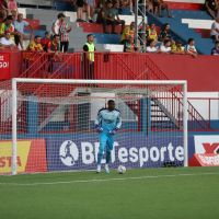 Torcedor do Brusque é preso depois de chamar goleiro do Criciúma de macaco