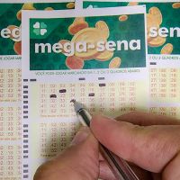 Mega-Sena acumula e prêmio sobe para R$ 47 milhões   