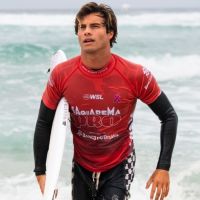 Mateus Herdy ganha vaga na etapa de Abu Dhabi do Mundial de Surfe