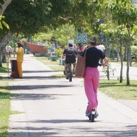 Scooters elétricas em alta velocidade preocupam frequentadores da Beira Rio  