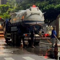 Mutirão de limpeza de calçadas e ciclofaixas começa em Balneário