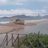 Prefeitura abre lagoa do Cassino na “marra” na Praia Brava