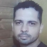 Motociclista que morreu atropelado por ônibus escolar tinha 37 anos