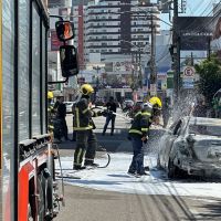 Transformador em curto foi culpado por incêndio de carro no centro de Itajaí