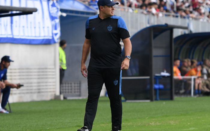 Renan teve uma vitória em 13 jogos como técnico do Barra. Foto: Tiago Winter