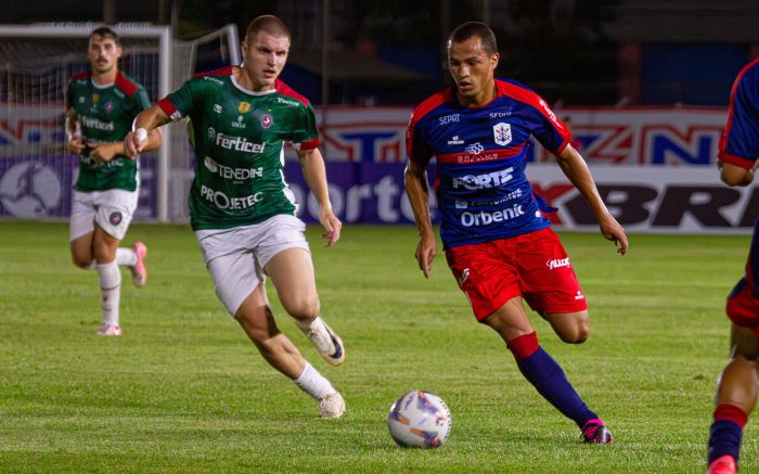 Marcílio chegou ao terceiro jogo sem vitória no Catarinense (Foto: Vica Bueno)