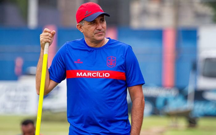 Eduardo comandou seis partidas e venceu apenas uma pelo Marinheiro (Foto: Vica Bueno)