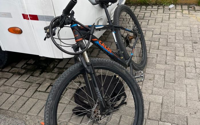  Polícia flagra homem furtando bicicleta em Itajaí (Foto: Polícia Militar)