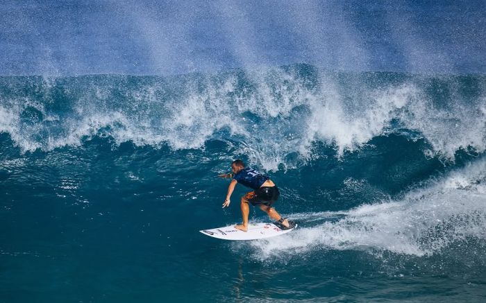 Alejo venceu a repescagem, mas não avançou na bateria seguinte. Foto: Brent Bielmann / WSL