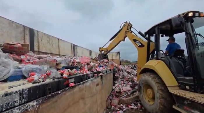 Descarte foi no aterro sanitário do município (Foto: Divulgação/Prefeitura de Itajaí)