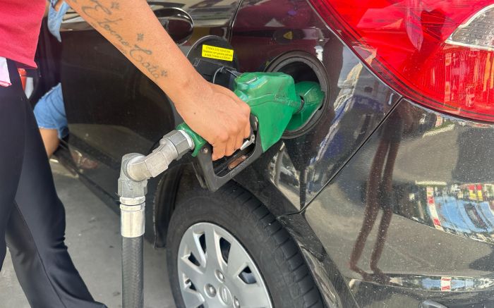 Em um ano, o litro da gasolina comum ficou R$ 0,60 mais caro (Foto: Ana Júlia Kamchen)