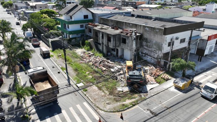 Casa foi demolida na rua Edgar Linhares (Foto: Guarda Municipal de Balneário Camboriú)