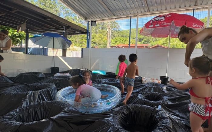 Famílias dos alunos participaram da criação (Foto: Prefeitura de Itajaí)