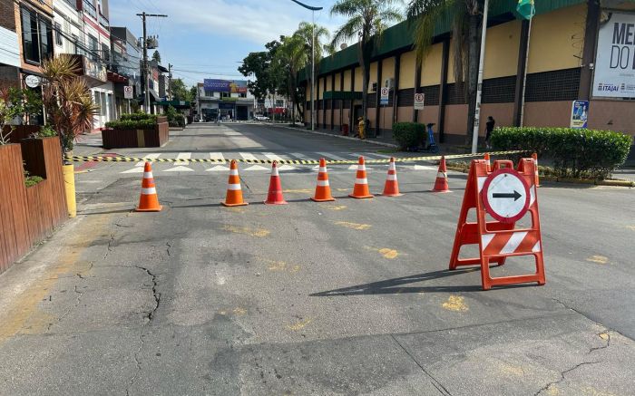 Trânsito segue desviado por trás do Mercado Público até depois do carnaval (Foto: Divulgação Secom)