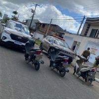 Jovens que furtavam motos nos bairros são detidos pela PM