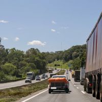 BR 101 segue com pontos de lentidão no retorno do feriadão