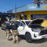 Hilux com placa clonada é encontrada em Itapema