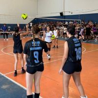 Cerca de 200 meninas participam de peneira de vôlei em Itajaí