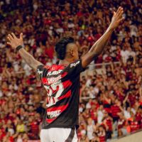 Flamengo vence o Vasco de virada e avança pra final do Carioca