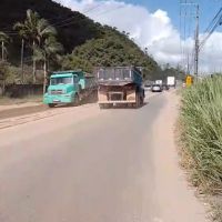 Filas e poeira na Jorge Lacerda incomodam moradores do Santa Regina