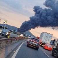 Incêndio toma conta de empresa de peças de veículos em Salseiros