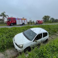 Motoristas capotam carros em Ilhota e Navegantes