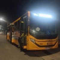 Motorista foi fazer "pipi" e ladrão levou o busão