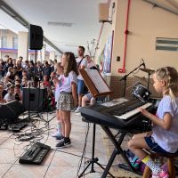 Salesiano celebra o Dia Internacional da Síndrome de Down com show da banda "Os Extraordinários"