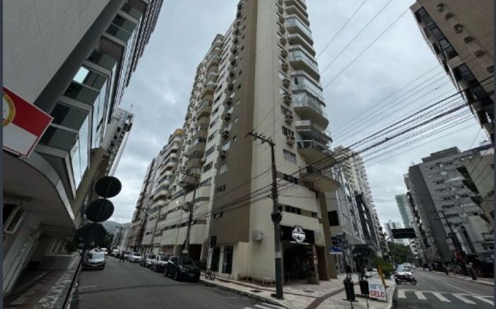 Balneário é o lugar do Brasil onde os imóveis estão mais valorizados (foto: divulgação - Prédio na Avenida Atlântica, em Balneário Camboriú)