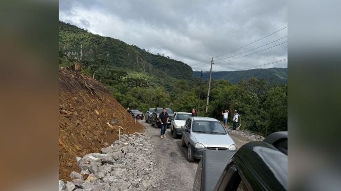 Obras na SC 370 causaram filas e confusão (foto: Divulgação/Internet)