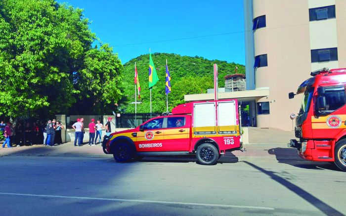 O fogo foi rapidamente combatido pela equipe de brigadistas (Foto: Divulgação CBMSC)