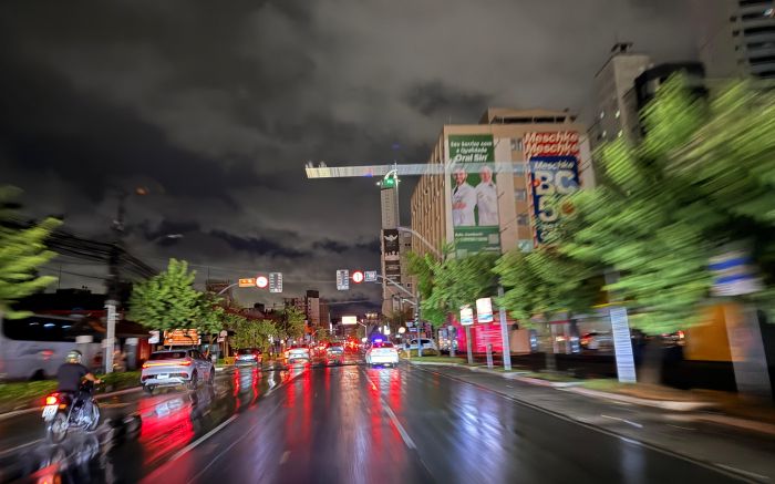 Usa a de BC falando:  
Em Balneário Camboriú a luz já  foi restabelecida