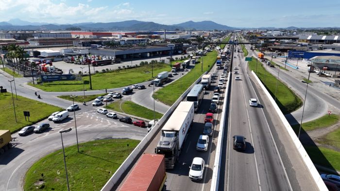 Sentido de quem vem de Curitiba tem pontos de congestionamento entre Itajaí e Navegantes (Foto: Arquivo)