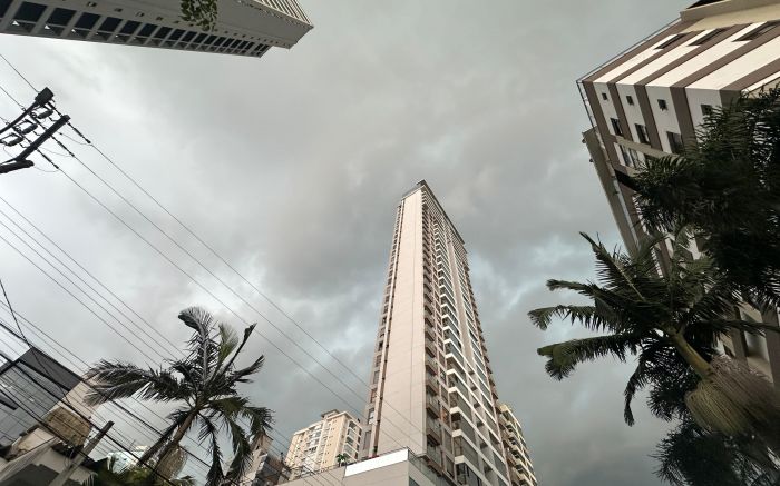 Clima abafado e úmido favorece a formação de temporais (Foto: Ana Júlia Kamchen)