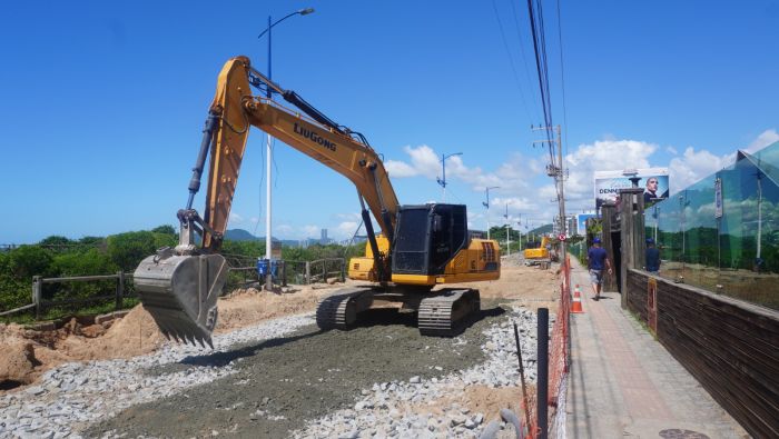 Melhorias interditam trecho da beira mar; trabalho vai até setembro (Foto: João Batista)