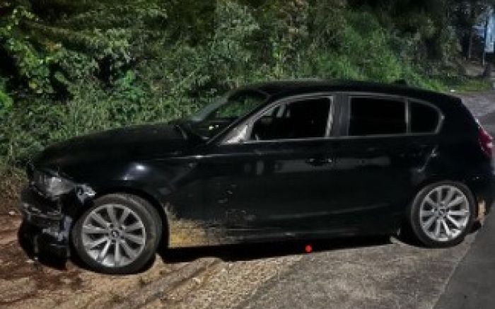 Homem dirigia uma BMW 120i quando bateu de frente com uma Honda Biz 125 (Foto: Polícia Militar de Itajaí)