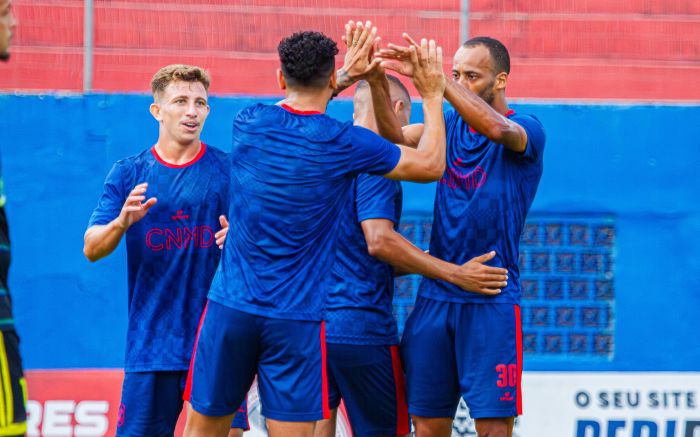 Marquinhos, Juninho Tardelli e Rogério Sena marcaram os gols do Marinheiro (Foto: Vica Bueno)